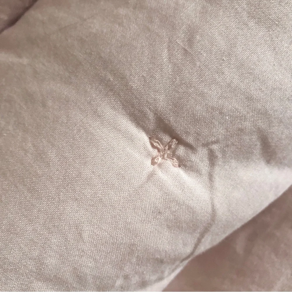 Linden Street King Comforter Wisteria Blush Pink Quilted Lightweight Romantic￼ ￼